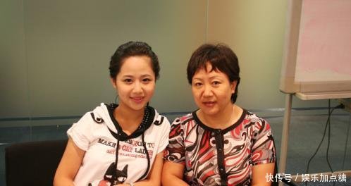 杨紫一家三口近照曝光,爸爸妈妈颜值双高,网友