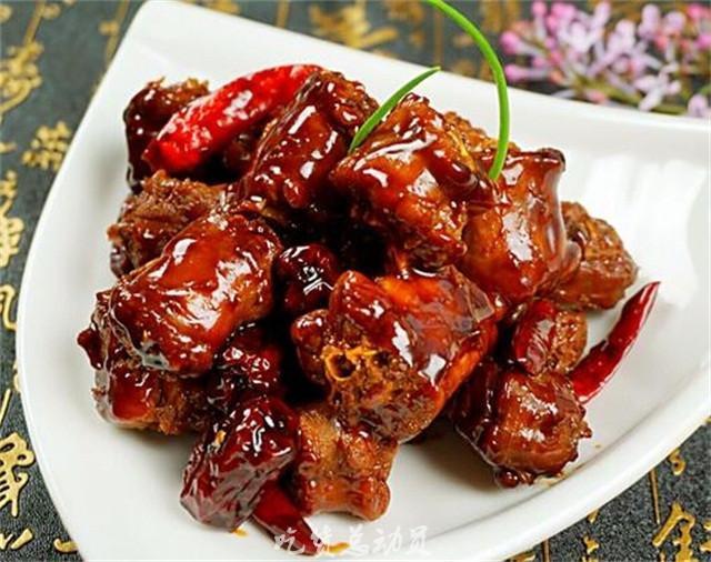 鸭脖,丁香,葱姜,紫色,干花椒,辣椒,丁香,生抽,红枣,香料,草果,香叶,蚝花椒白酒的包包图片