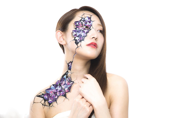 这不是PS:日本女艺术家创作逼真3D人体彩绘