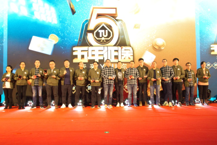 游戏公司的花样年会:高管扎堆走秀,员工瓜分数百万奖金