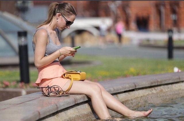 俄罗斯美女泛滥, 去旅游最好选择夏天, 不然就吃大亏了！