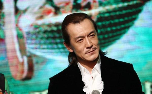 现在回想李咏被爆料移民美国,还被网友群嘲,其