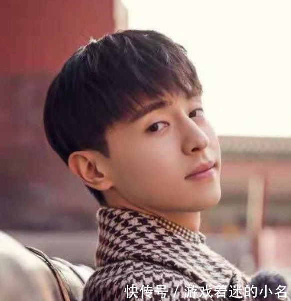 妈妈看邓伦电视剧,看一集打一个电话,儿子一集