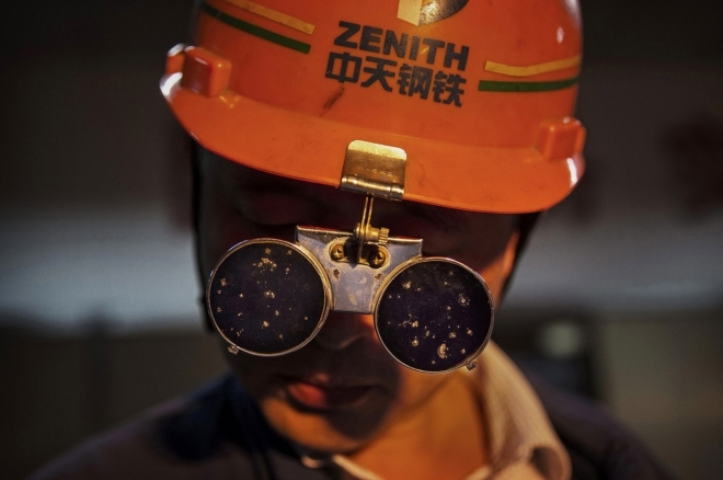 国外摄影师跑遍大半个中国,将炼钢厂拍摄成油画般绚丽的照片(1)