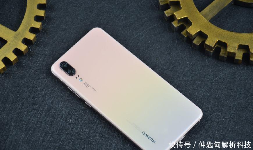 目前四款高端机型,坚的果R1光荣上榜,最后一款