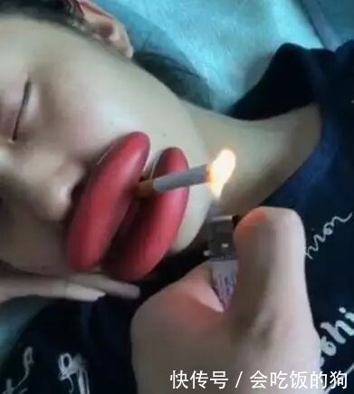 男子趁妻子睡着时,为她做“香肠嘴”,结果却令男子懊悔不已