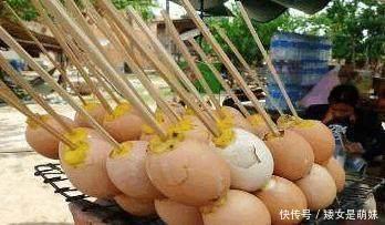 农村小伙把鸡蛋穿成串,年收入上百万,第一次见竟然是这样做的!