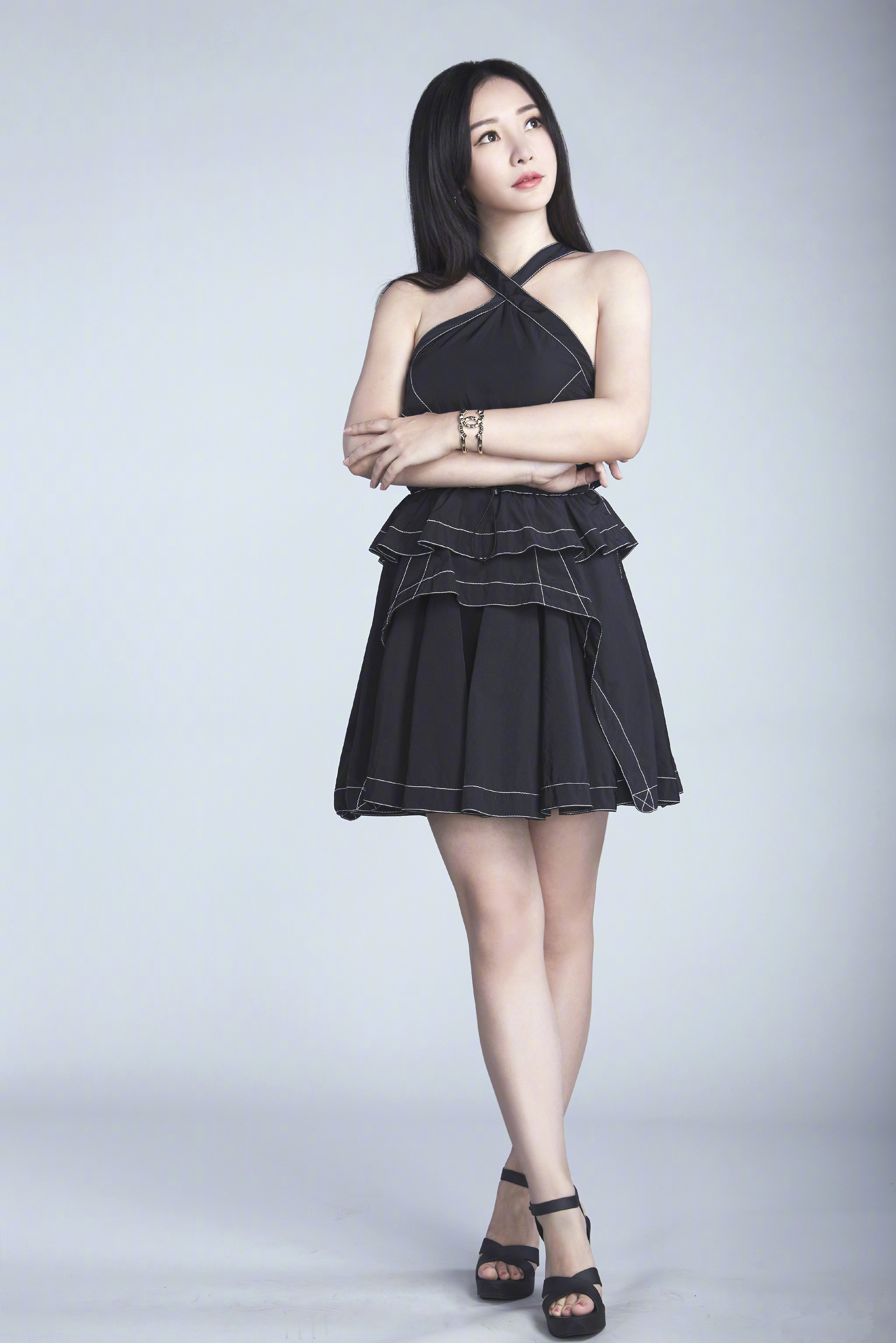 柳岩时尚写真 高腰束胸身材惹火