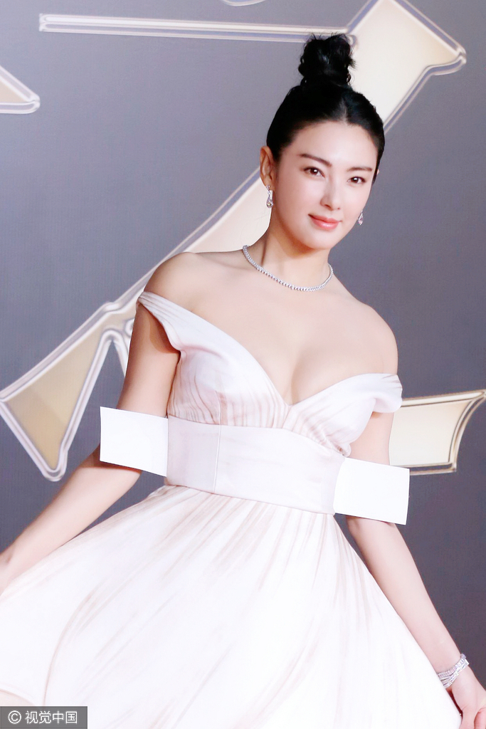 明星大聚会 柳岩张雨绮穿美服斗艳