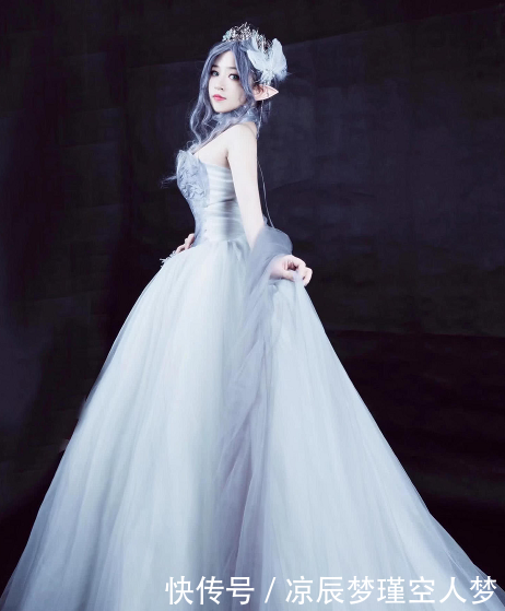 小姐姐cos《鬼刀》海琴烟,颜值超高,网友:是拍