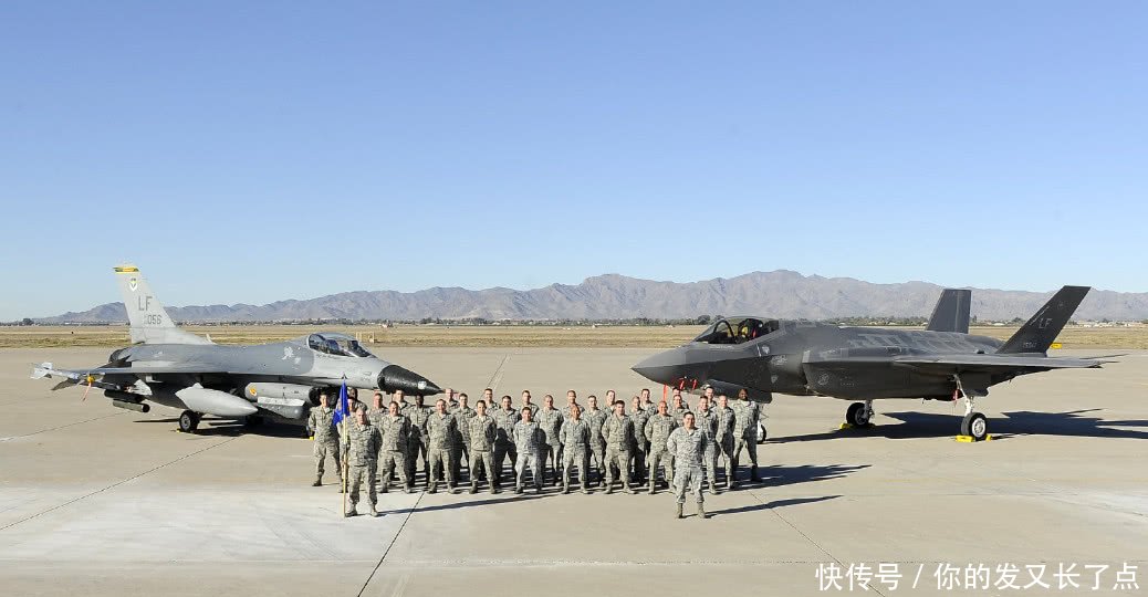 一眼望去被错认成歼10,F16战机搞八一飞行表