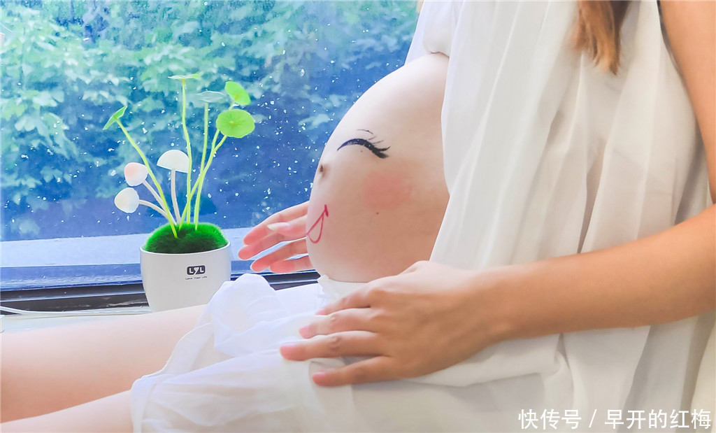 我带女儿给婆婆拜年，婆婆拿出两个鼓鼓的红包，打开后我们离婚了