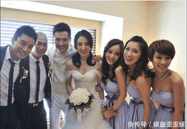 颖儿大婚柳岩被骂伴娘服太抢风头, 网友:那是你