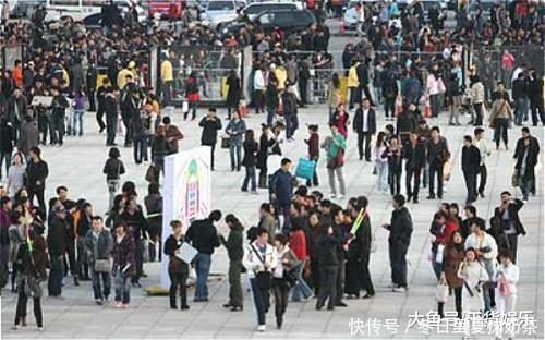 刘德华演唱会 歌迷排队购票被砍伤, 刘德华发视