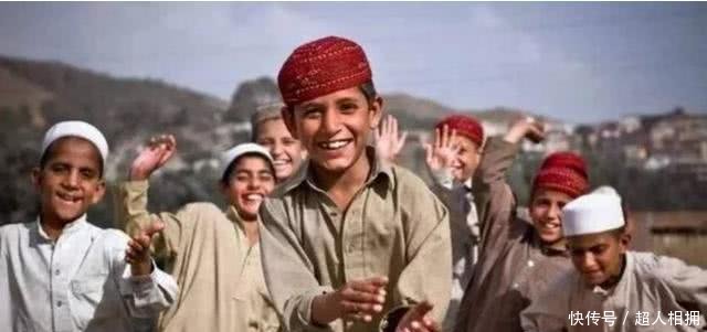 中国大叔到巴基斯坦旅游,买了6块地毯,结账时