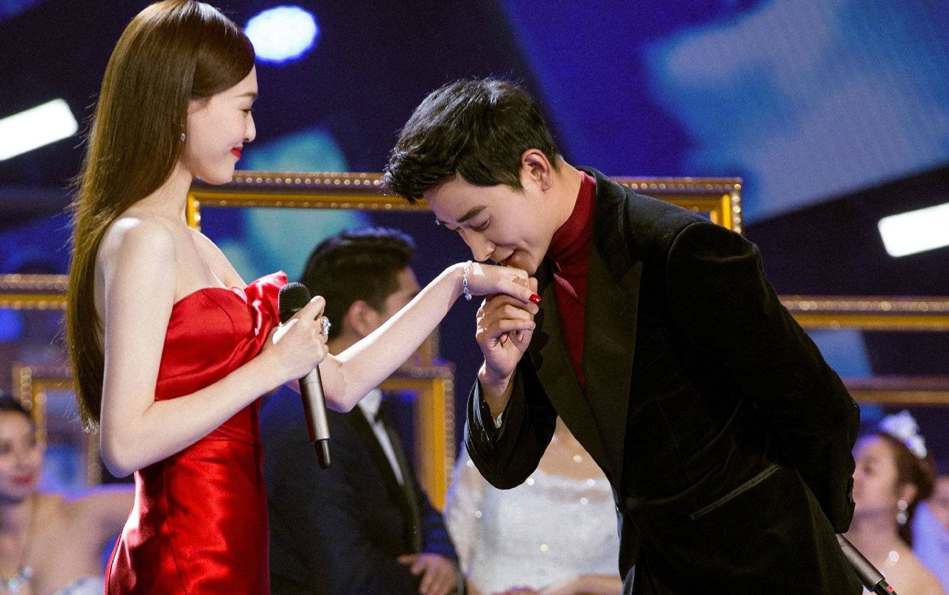 赵丽颖刚宣布怀孕喜讯,唐嫣也有了?晚会穿低跟