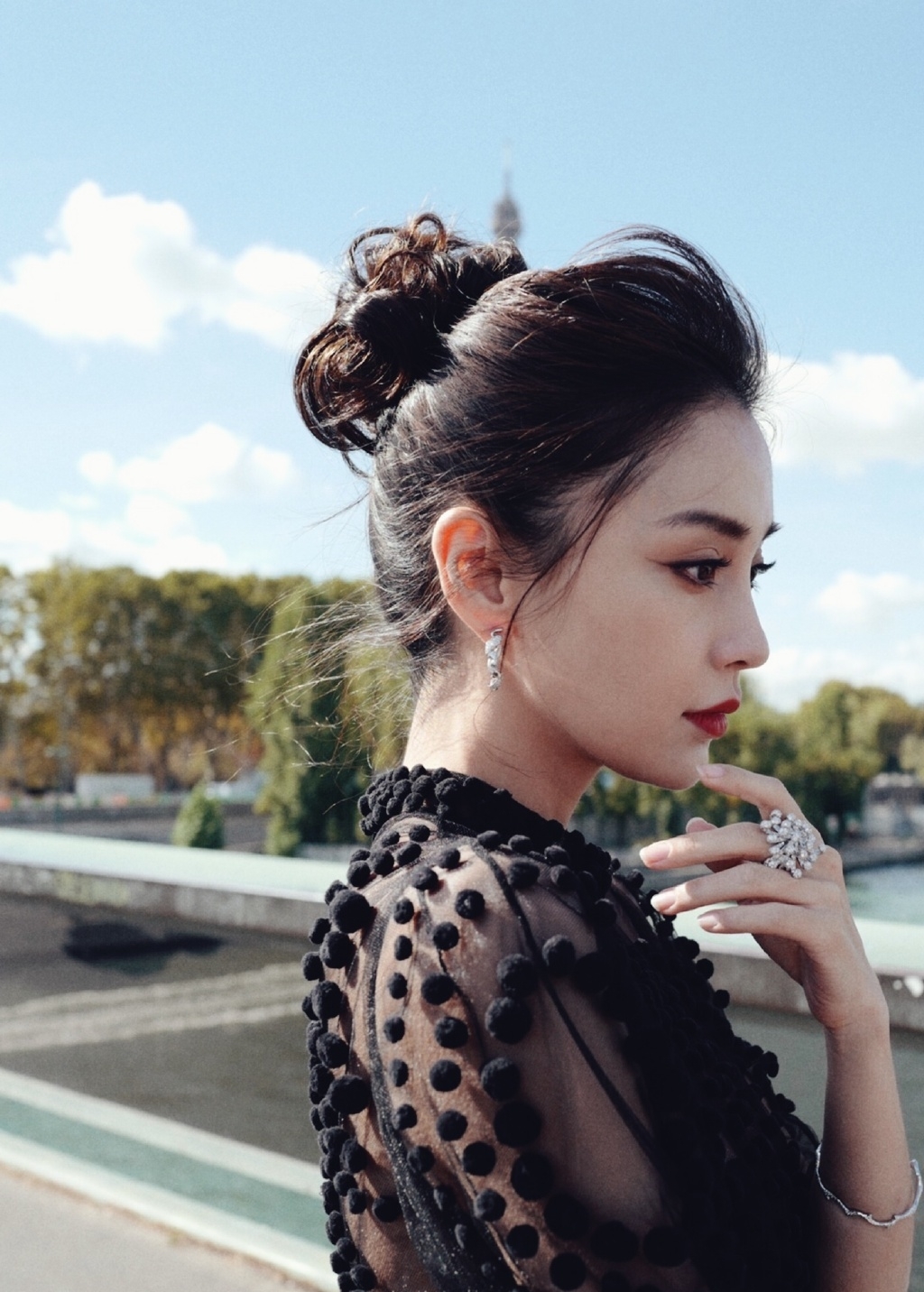 Angelababy新发型翻车,撞脸王子文,颜值高也别