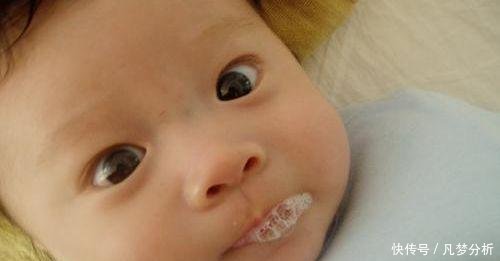 宝宝嘴里总是吐泡泡, 原因是什么 父母要了解