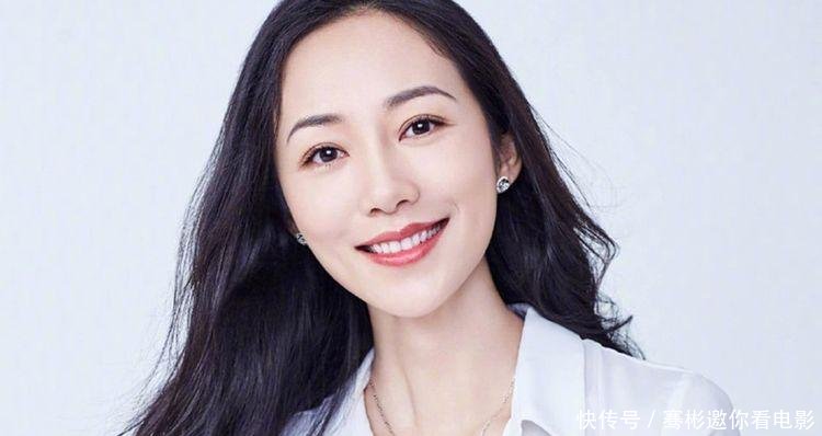 韩雪机场收到粉丝礼物, 看到价格后所做举动, 暴