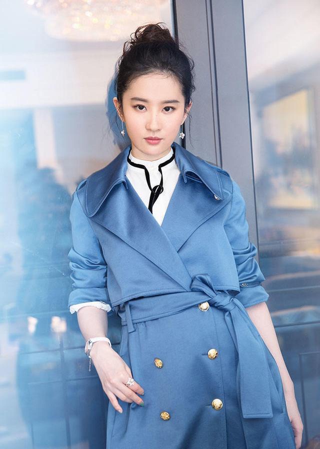 刘亦菲大冬天穿高跟凉鞋,这种时尚潮流你能接