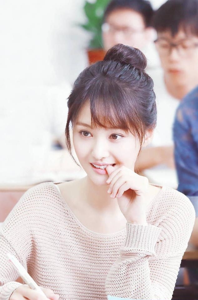 郑爽谈及青春,狠扇了自己两个嘴巴说恨自己没