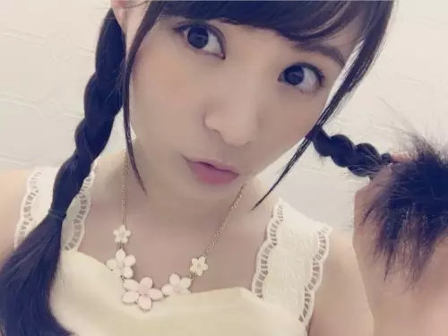 韩国美女主播米娜性感私照:胸上居然能站狗