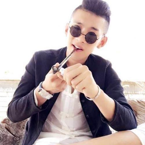 快手红人杨清柠挑战关掉美颜直播,网友瞬间被