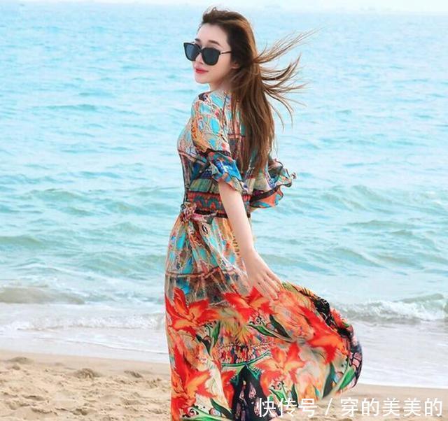 七月去海边度假,爱美女人要打扮精致点,以下这3款,不妨照着穿 yg电子娱乐平台