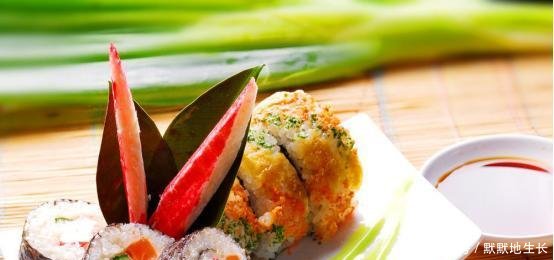 日本寿司卷正宗做法 t012d516563c1661fb9.jpg