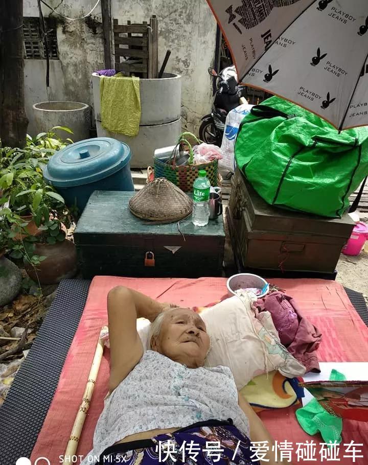 良心何在瓦城不孝子狠心将84岁老母弃在路边