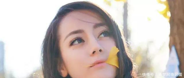 明星顶着爆炸头的非主流时期 迪丽热巴暗黑的