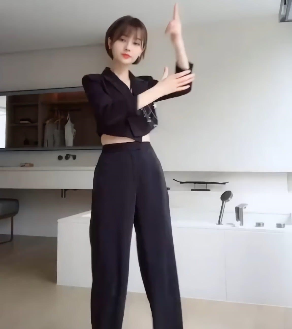 视频:苹果不要只穿女生,学学00后这样搭配,躺建议感铃裙子图片