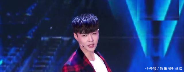 春晚黄渤张艺兴大跳,陈伟霆站立不动,疑似老伤