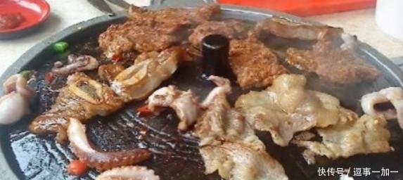 韩国游客来中国旅游,吃了一顿自助烤肉,最后结