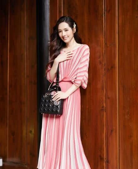 豪门媳妇郭碧婷穿Dior如仙女下凡,老公向佐变
