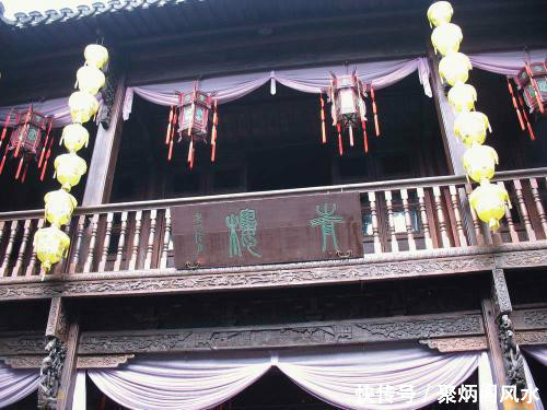 瞎子路边摆卦摊,待来人报上八字后,才知道自己算了“皇帝”命!