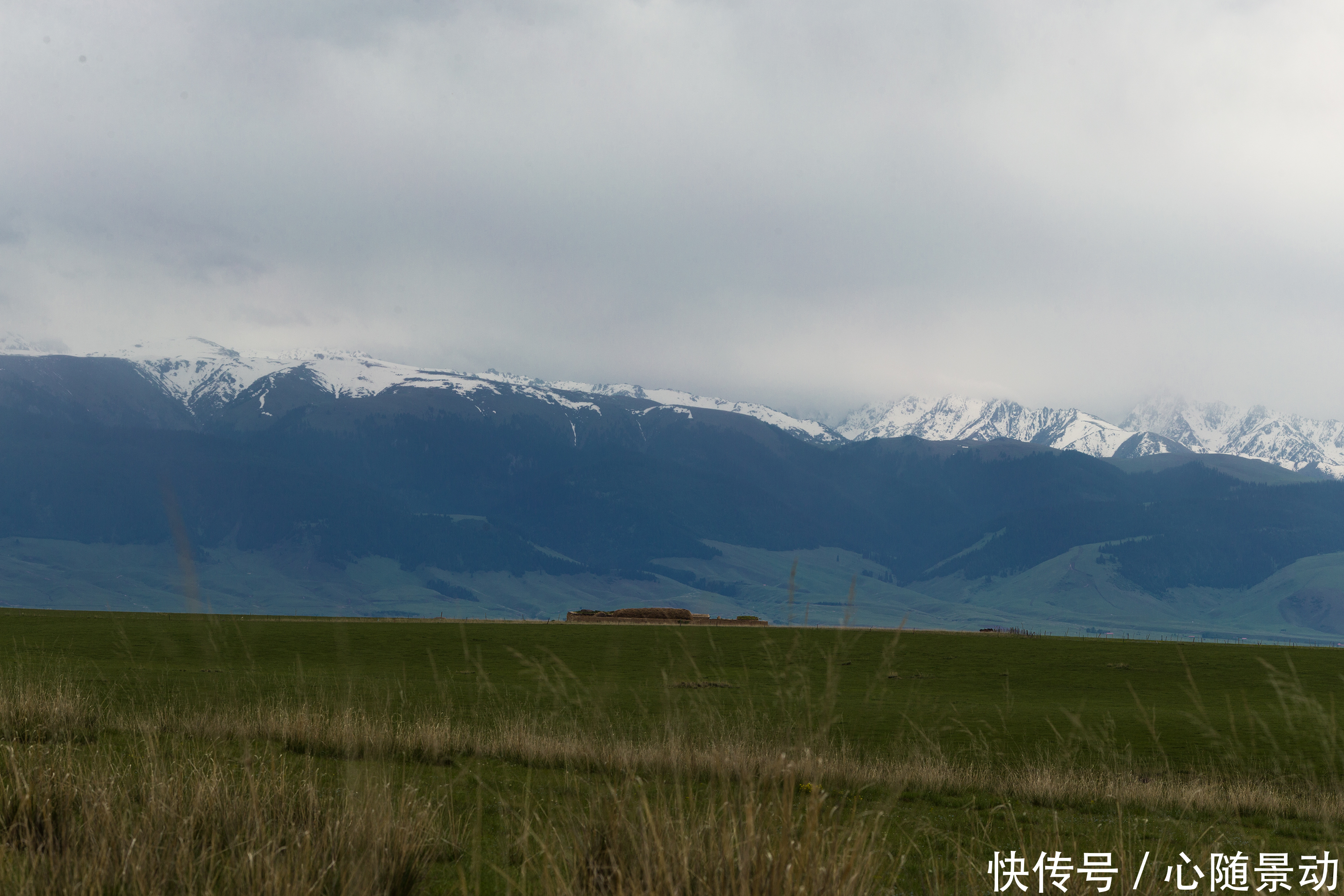 横跨四国的天山，新疆的母亲山实在是太美了！每一张图片都是壁纸