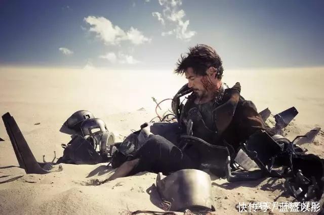 凡人之躯,比肩神明,他站漫威10周年合影的C位