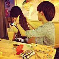 找一个男的给女的扎头发的情侣<em>头像</em>