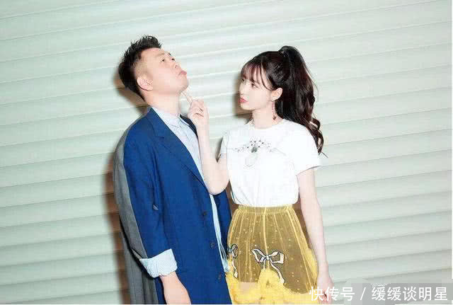 跨年零点,杜海涛偷亲沈梦辰,一脸娇羞笑容甜蜜