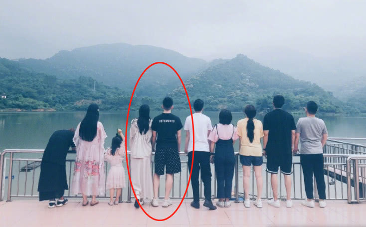 被曝生宝宝后张馨予首晒自拍照,气色红润有光