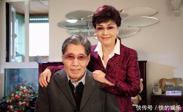 74岁李谷一罕见晒夫妻合影,老伴肖卓能当年也