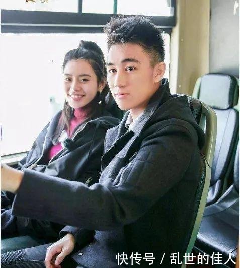 网友偶遇奚梦瑶和何猷君同游香港,两人看完电