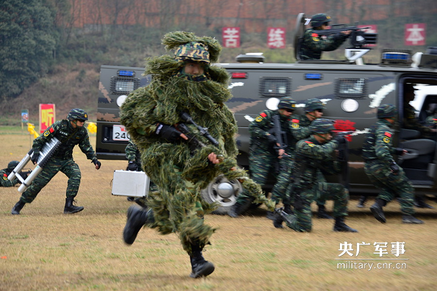 武警德阳支队反恐防暴演练 锻造"一剑封喉"