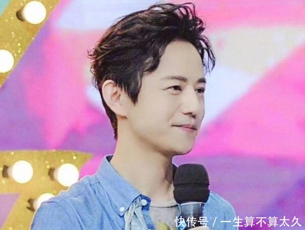 何炅节目中被晒护照,国籍和性别亮了,幸好高情