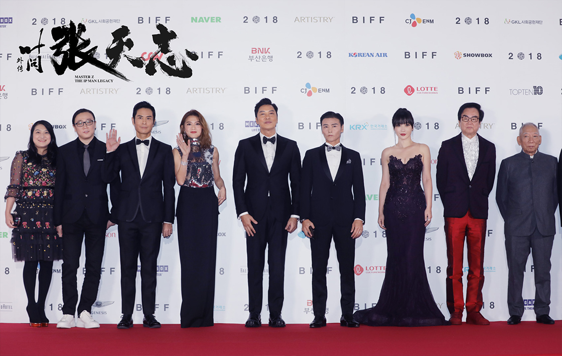 柳岩低胸鱼尾裙惊艳釜山电影节闭幕红毯 身段婀娜为《张天志》造势