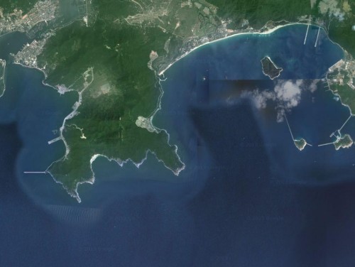 外媒报道称中国正在海南三亚亚龙湾海域附近修建第二个航母基地