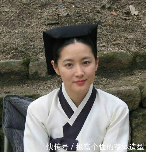 48岁李英爱高调复出,15年后虽有皱纹,网友:天然美女就是不一样 澳博集团官网