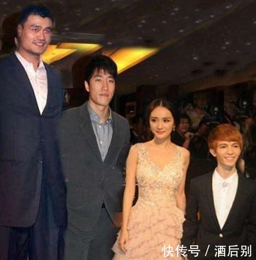 如何和姚明合照不显尴尬,杨幂竟如此聪明,刘翔