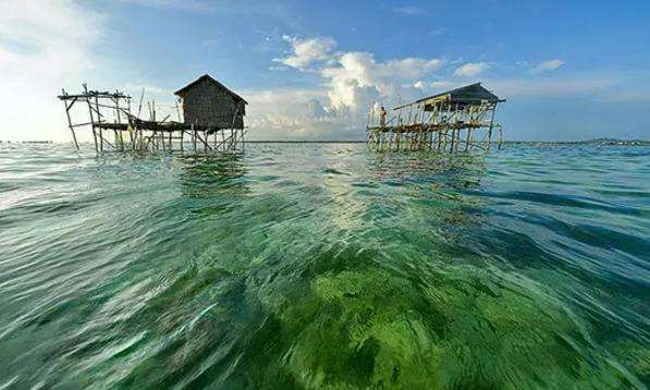 生活在大海上的民族，他们没有国籍很少去陆地，靠捕鱼为生！